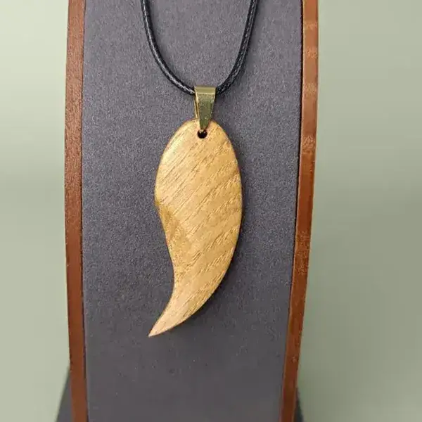 Pendentif en bois artisanal Skyline Artwood, modèle Essor Végétal sur support anthracite.