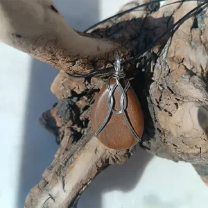 Noyer Enlacé – Pendentif en noyer et acier inoxydable